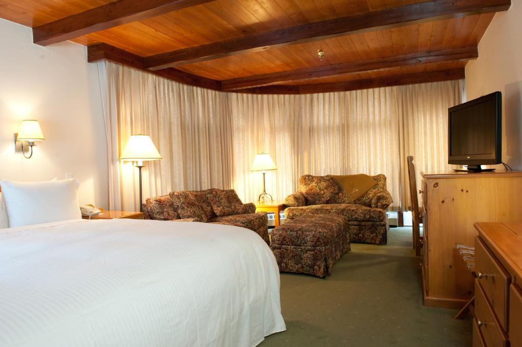 Post Hotel And Spa Lake Louise Room photo
